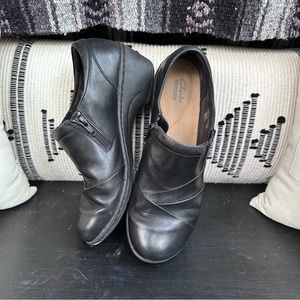 Clarks Collection Soft Cushioned Black Leather Zip Up Booties sz 8.5